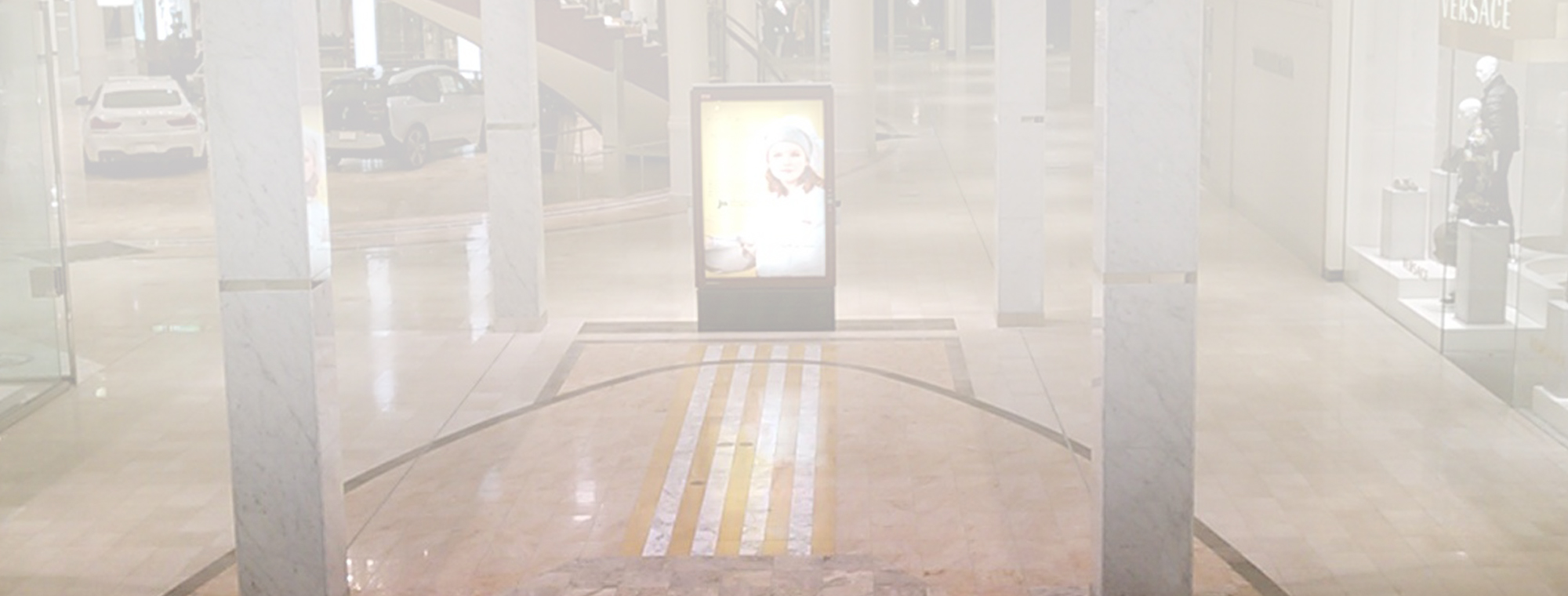 fondo carrusel terminal en centro comercial